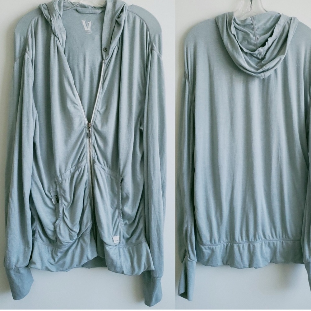 Vuori Women’s Performance Zip Hoodie Seafoam Stretch Yoga Size M
Fits large